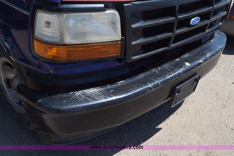 image for item K2884 1995 Ford F150 pickup truck