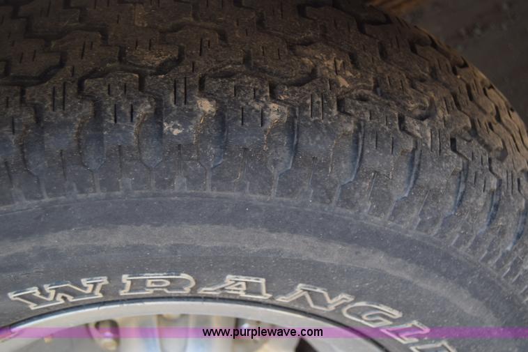 image for item K2884 1995 Ford F150 pickup truck