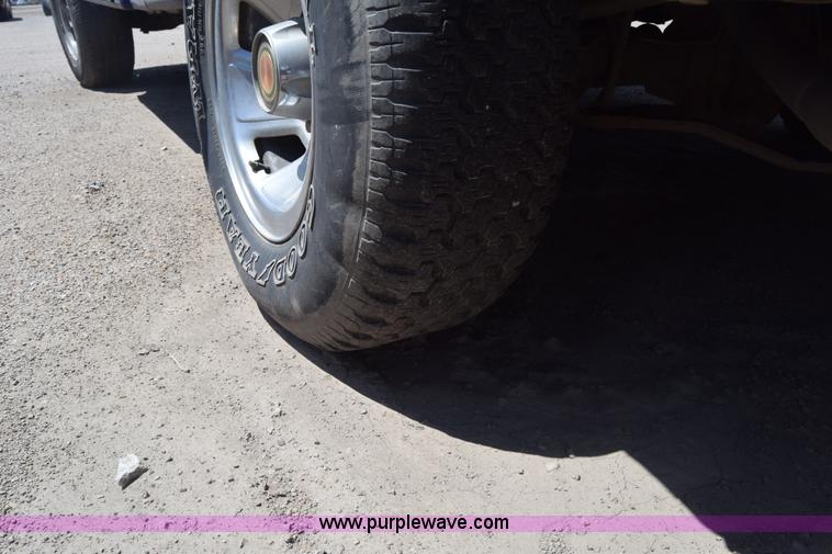 image for item K2884 1995 Ford F150 pickup truck