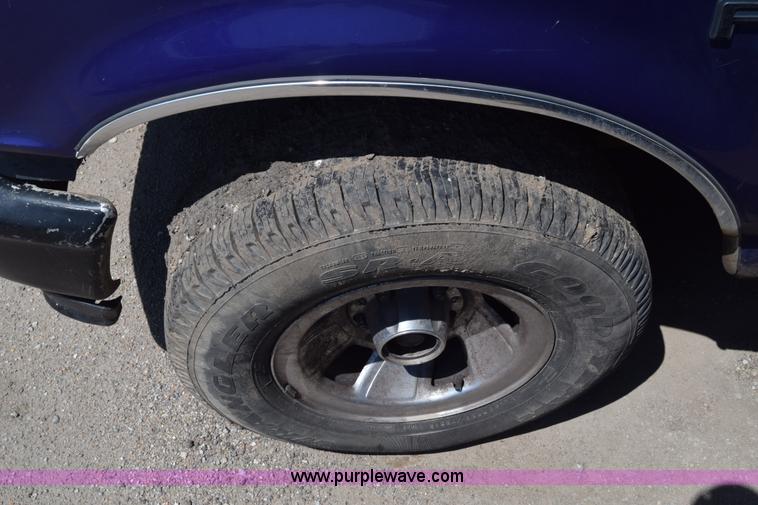 image for item K2884 1995 Ford F150 pickup truck