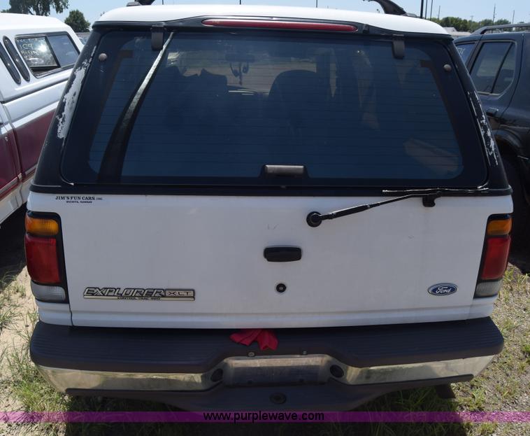 image for item K2885 1997 Ford Explorer SUV