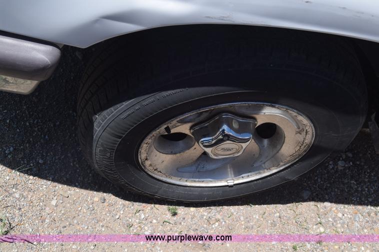 image for item K2885 1997 Ford Explorer SUV