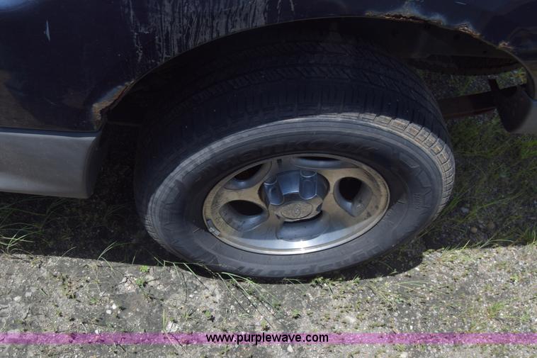 image for item K2889 2001 Ford Explorer SUV