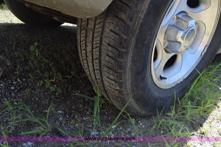 image for item K2889 2001 Ford Explorer SUV