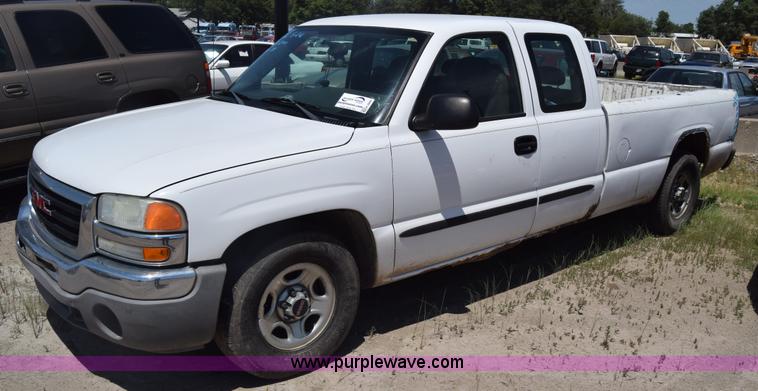 image for item K2890 2004 GMC Sierra 1500 Ext. Cab pickup truck