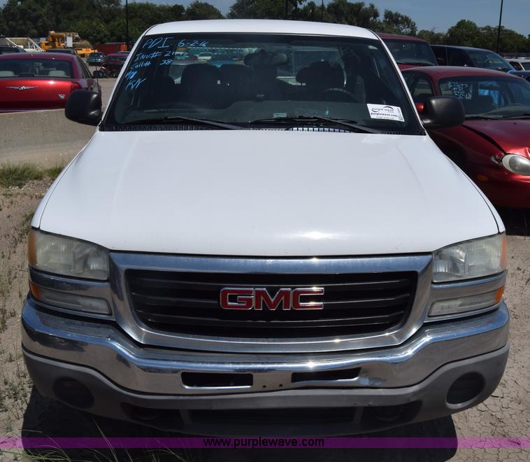 image for item K2890 2004 GMC Sierra 1500 Ext. Cab pickup truck