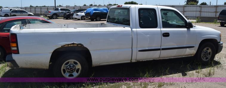 image for item K2890 2004 GMC Sierra 1500 Ext. Cab pickup truck