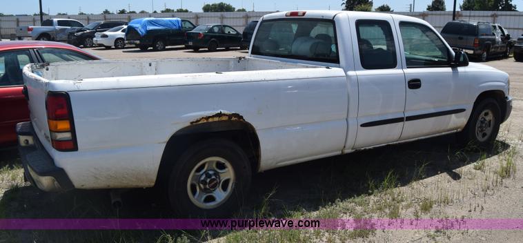 image for item K2890 2004 GMC Sierra 1500 Ext. Cab pickup truck