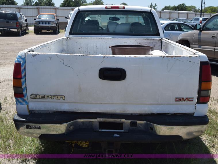 image for item K2890 2004 GMC Sierra 1500 Ext. Cab pickup truck