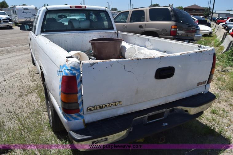 image for item K2890 2004 GMC Sierra 1500 Ext. Cab pickup truck