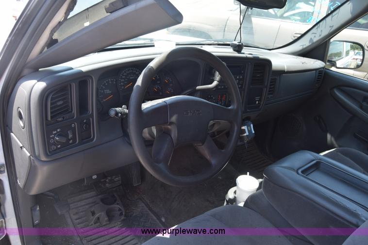 image for item K2890 2004 GMC Sierra 1500 Ext. Cab pickup truck