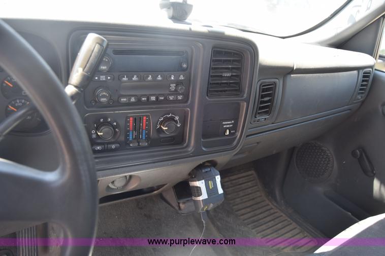 image for item K2890 2004 GMC Sierra 1500 Ext. Cab pickup truck