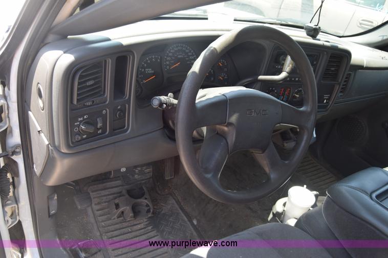 image for item K2890 2004 GMC Sierra 1500 Ext. Cab pickup truck