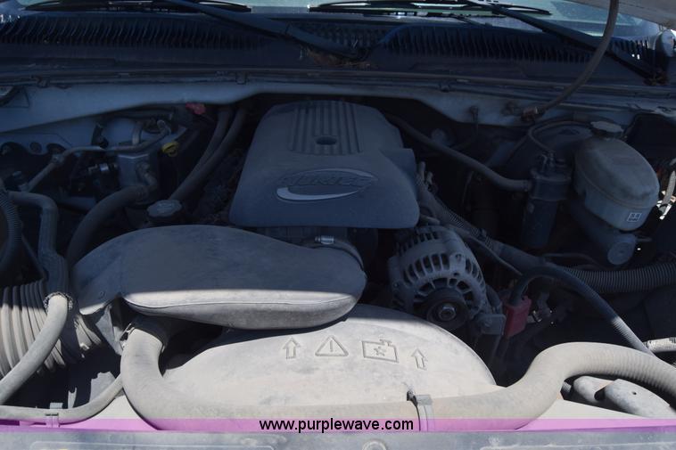 image for item K2890 2004 GMC Sierra 1500 Ext. Cab pickup truck