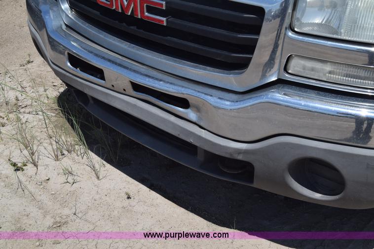 image for item K2890 2004 GMC Sierra 1500 Ext. Cab pickup truck