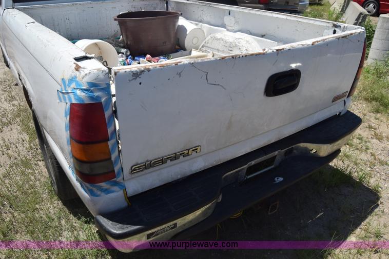 image for item K2890 2004 GMC Sierra 1500 Ext. Cab pickup truck