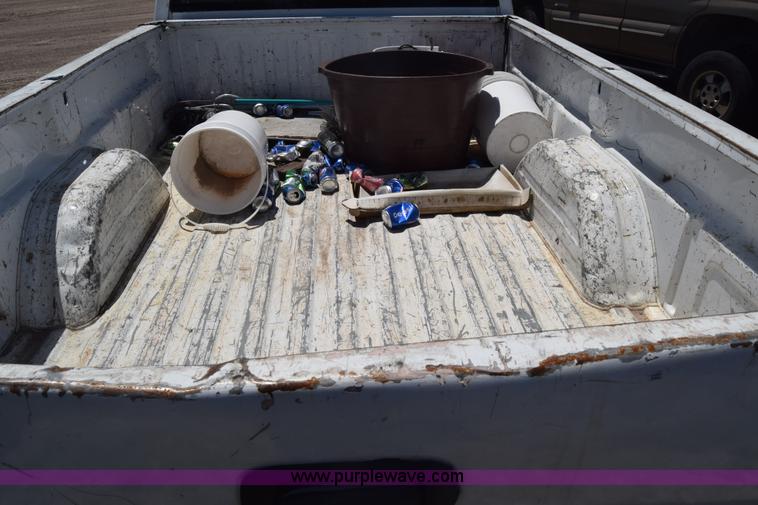 image for item K2890 2004 GMC Sierra 1500 Ext. Cab pickup truck