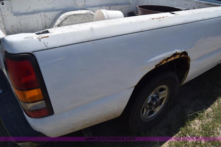 image for item K2890 2004 GMC Sierra 1500 Ext. Cab pickup truck