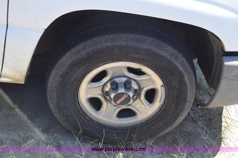 image for item K2890 2004 GMC Sierra 1500 Ext. Cab pickup truck