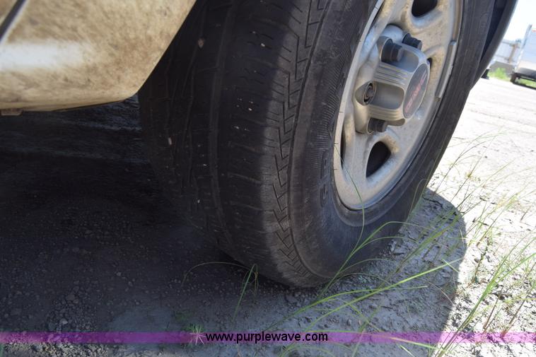 image for item K2890 2004 GMC Sierra 1500 Ext. Cab pickup truck