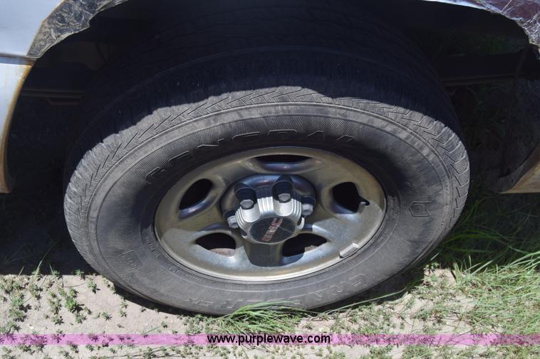 image for item K2890 2004 GMC Sierra 1500 Ext. Cab pickup truck