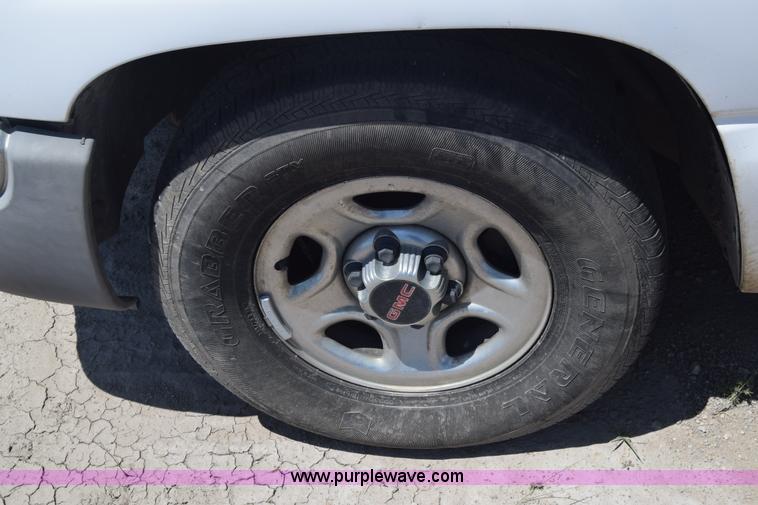 image for item K2890 2004 GMC Sierra 1500 Ext. Cab pickup truck