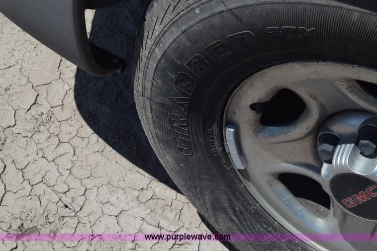 image for item K2890 2004 GMC Sierra 1500 Ext. Cab pickup truck