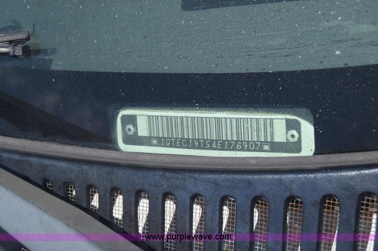 image for item K2890 2004 GMC Sierra 1500 Ext. Cab pickup truck