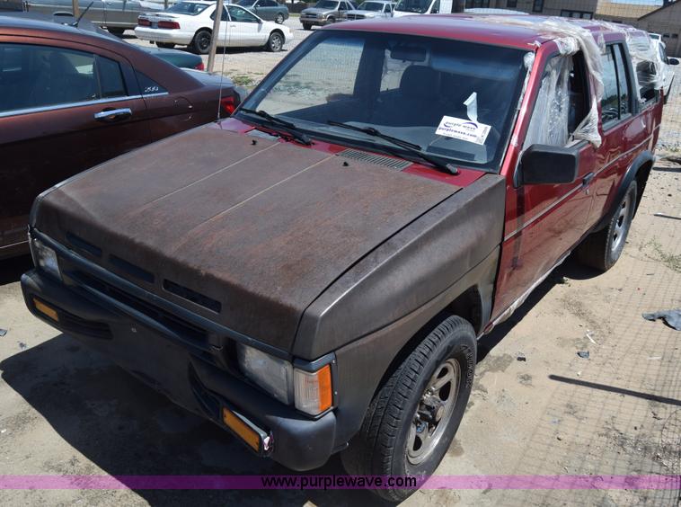 image for item K2899 1995 Nissan Pathfinder SUV