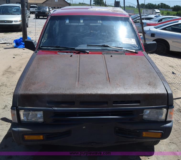 image for item K2899 1995 Nissan Pathfinder SUV