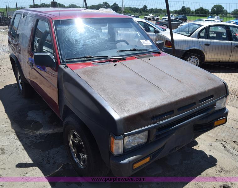 image for item K2899 1995 Nissan Pathfinder SUV