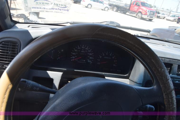 image for item K2899 1995 Nissan Pathfinder SUV