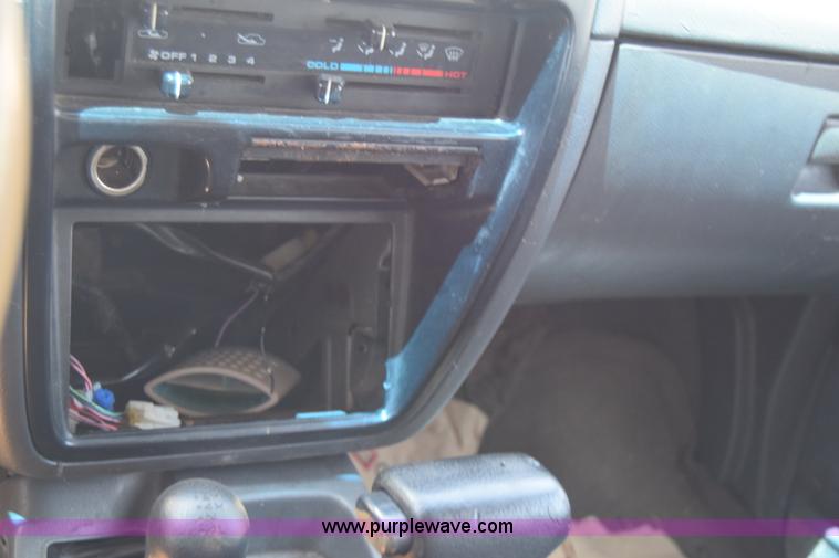 image for item K2899 1995 Nissan Pathfinder SUV