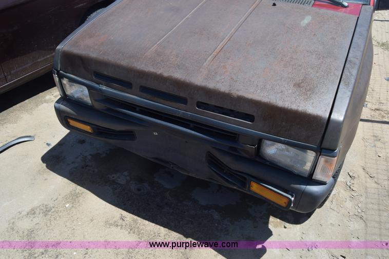 image for item K2899 1995 Nissan Pathfinder SUV