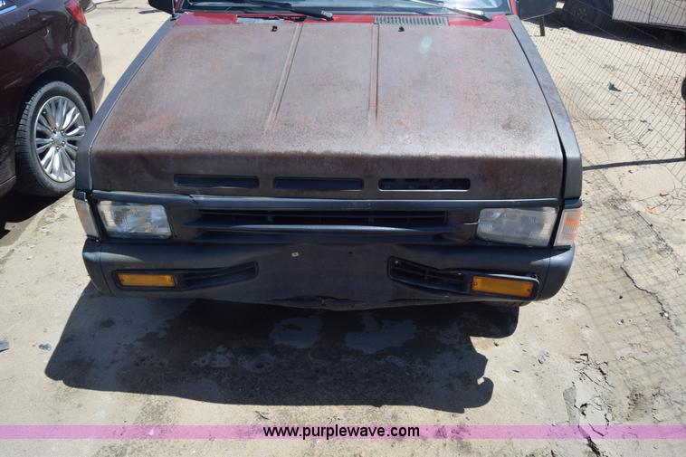 image for item K2899 1995 Nissan Pathfinder SUV