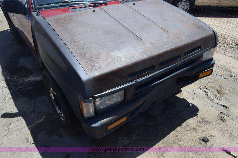 image for item K2899 1995 Nissan Pathfinder SUV