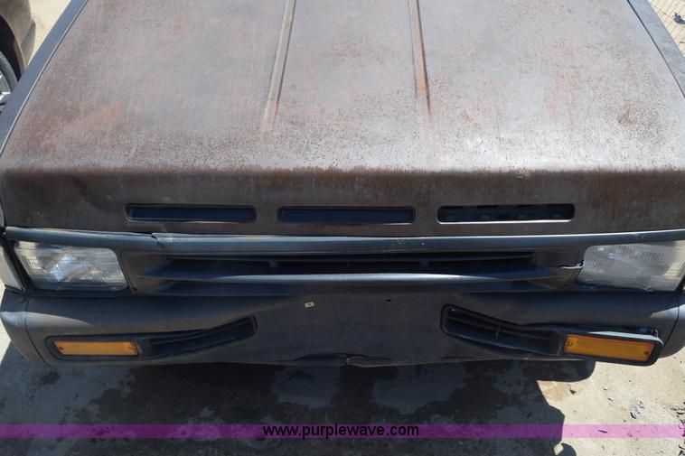 image for item K2899 1995 Nissan Pathfinder SUV