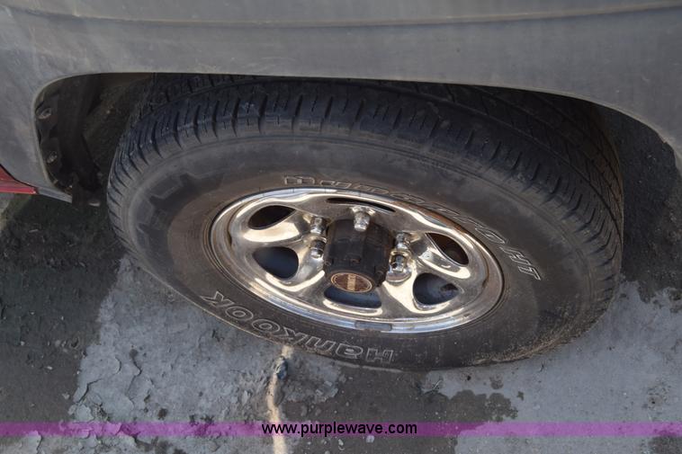 image for item K2899 1995 Nissan Pathfinder SUV