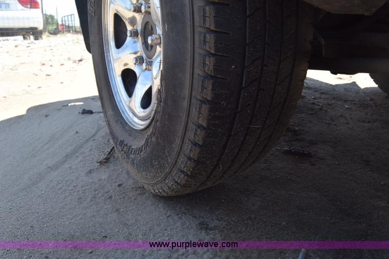 image for item K2899 1995 Nissan Pathfinder SUV