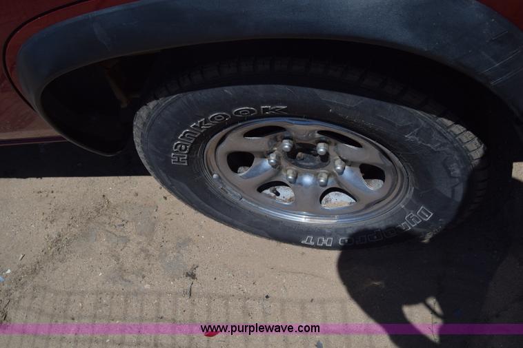 image for item K2899 1995 Nissan Pathfinder SUV