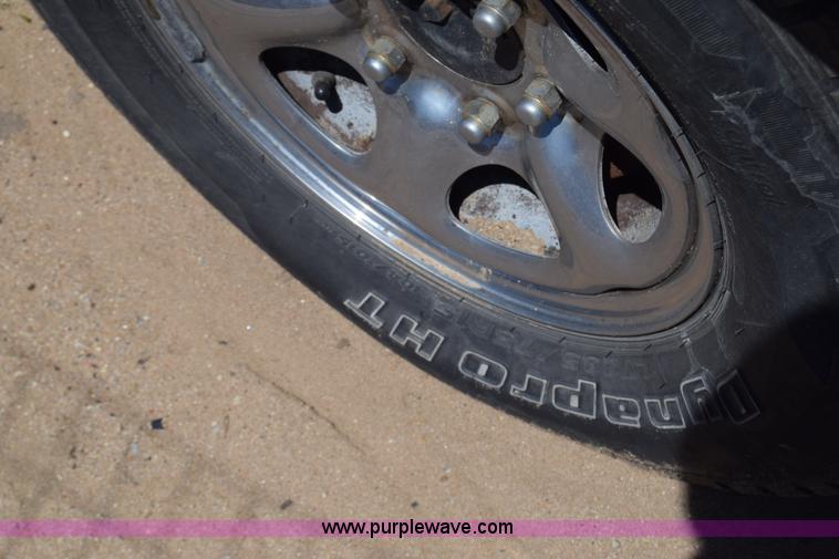 image for item K2899 1995 Nissan Pathfinder SUV