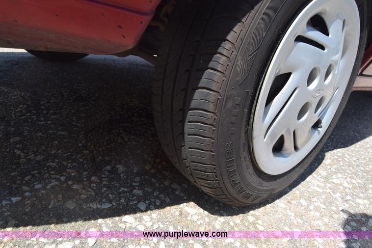 image for item K2905 2000 Ford Escort