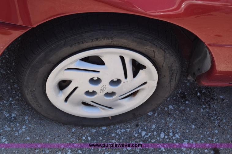 image for item K2905 2000 Ford Escort