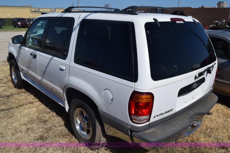 image for item K2911 2000 Ford Explorer SUV
