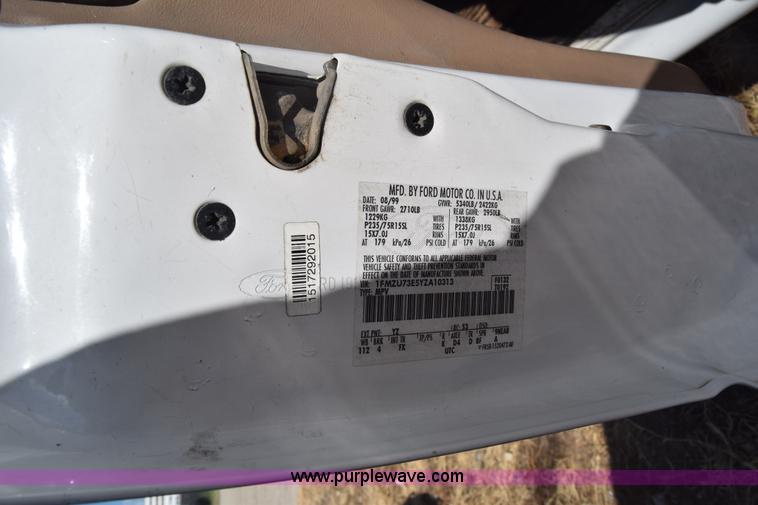 image for item K2911 2000 Ford Explorer SUV