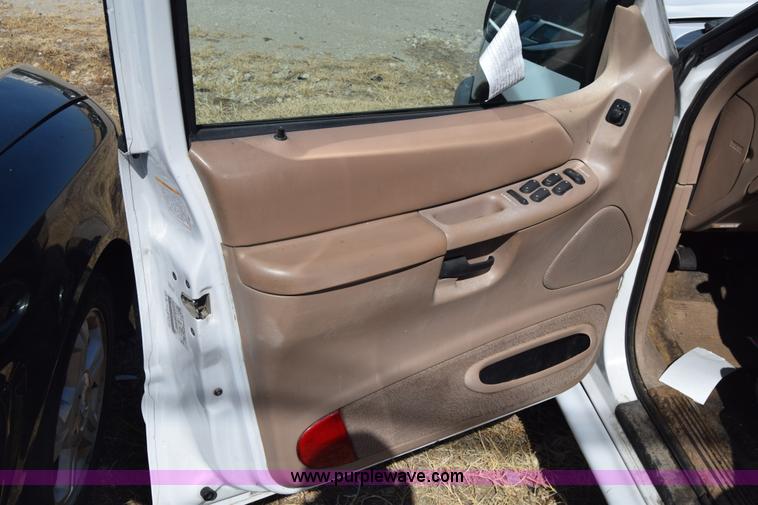 image for item K2911 2000 Ford Explorer SUV