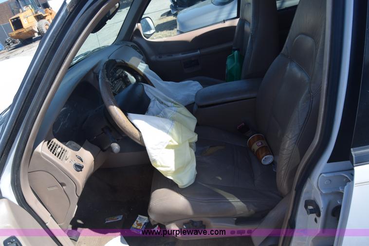 image for item K2911 2000 Ford Explorer SUV