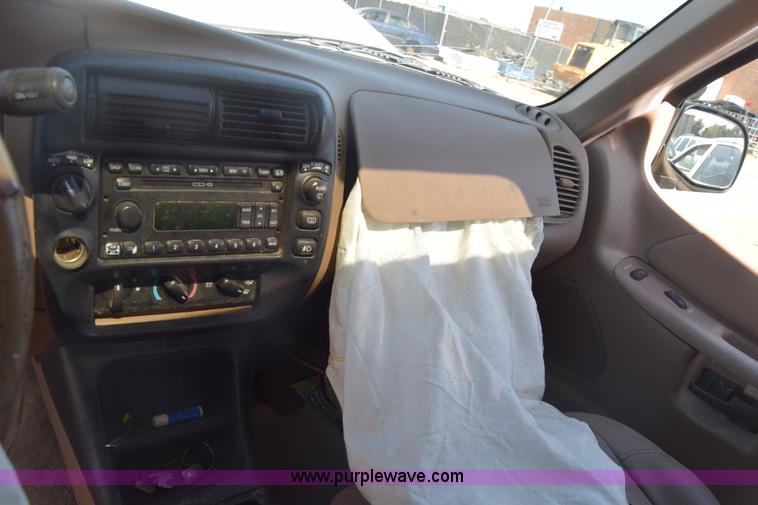 image for item K2911 2000 Ford Explorer SUV