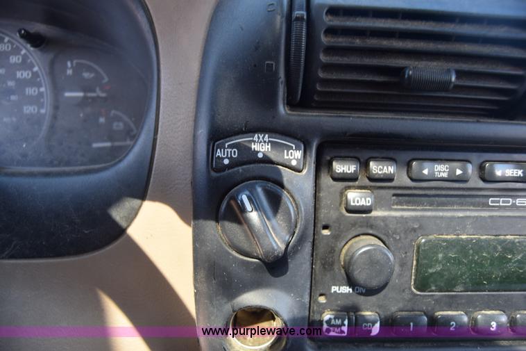 image for item K2911 2000 Ford Explorer SUV