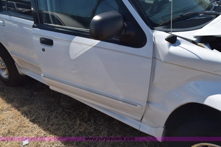 image for item K2911 2000 Ford Explorer SUV